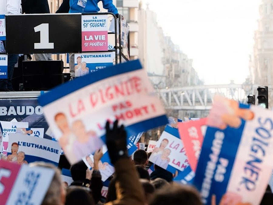 10,000 take part in Paris March for Life